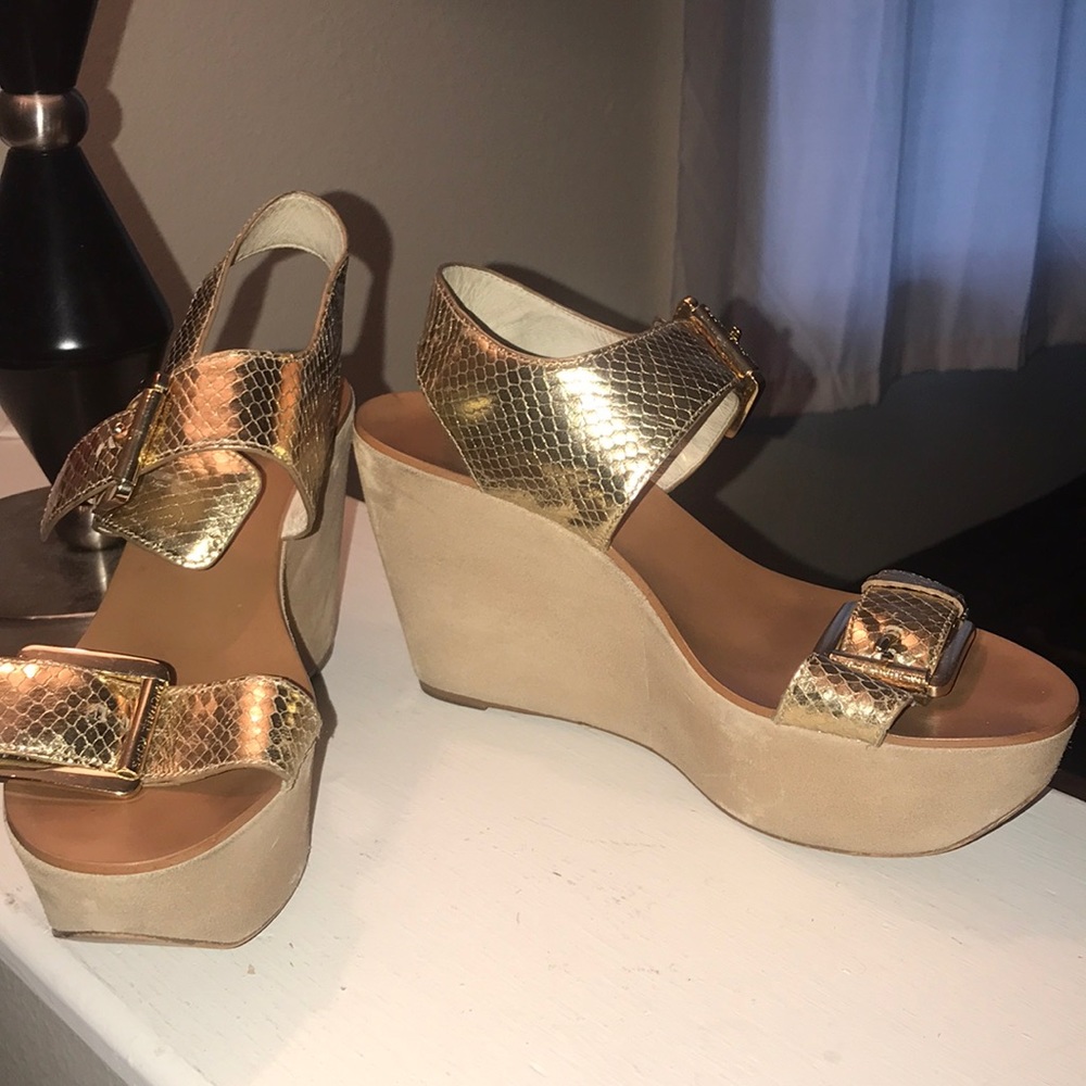 Gold wedges